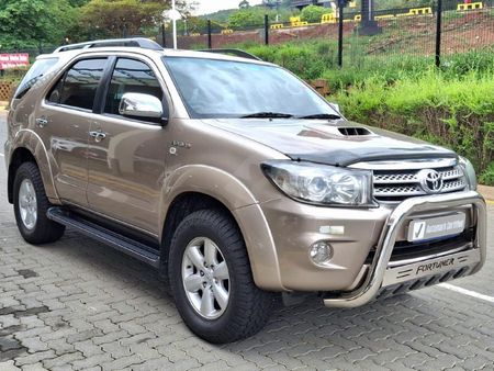 2010-Toyota-Fortuner-30-D-4D-Raised-Body-Auto_0