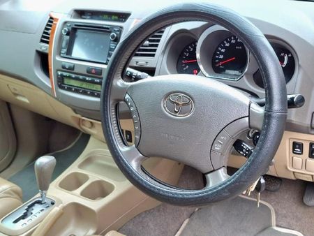 2010-Toyota-Fortuner-30-D-4D-Raised-Body-Auto_14