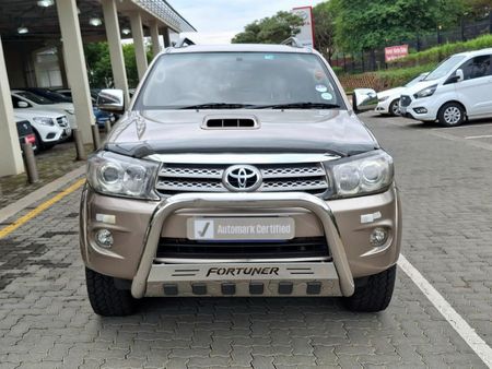 2010-Toyota-Fortuner-30-D-4D-Raised-Body-Auto_1