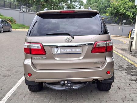 2010-Toyota-Fortuner-30-D-4D-Raised-Body-Auto_4