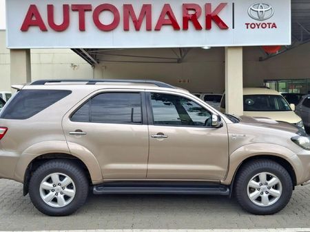 2010-Toyota-Fortuner-30-D-4D-Raised-Body-Auto_6