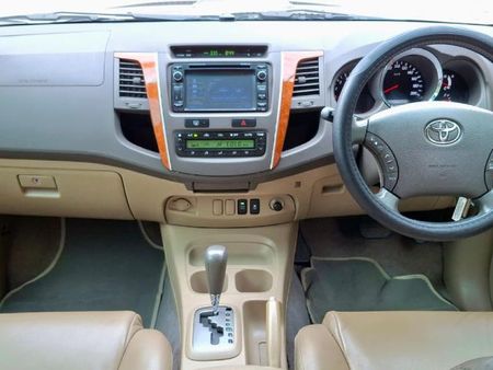 2010-Toyota-Fortuner-30-D-4D-Raised-Body-Auto_8