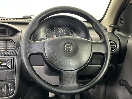 2005-Opel-Corsa-14-Comfort_10