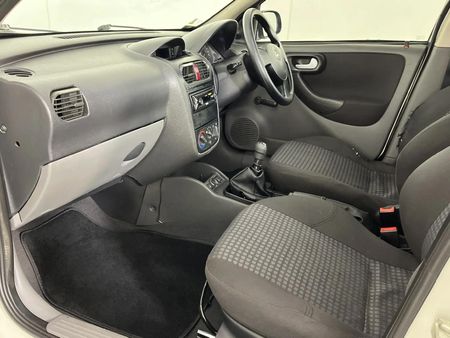 2005-Opel-Corsa-14-Comfort_8