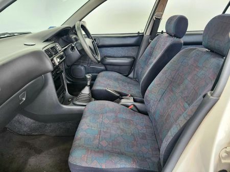 1998-Toyota-Corolla-160i-GL_10