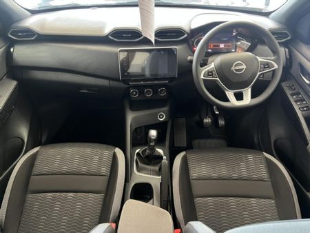 2025-Nissan-Magnite-10-Acenta-AMT_5