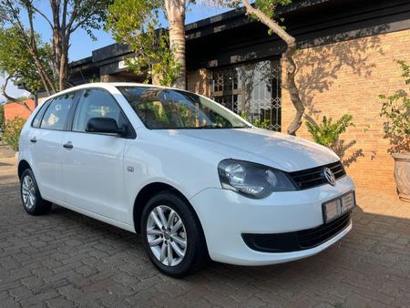 2011-Volkswagen-Polo-Vivo-14-Trendline-5-dr_0