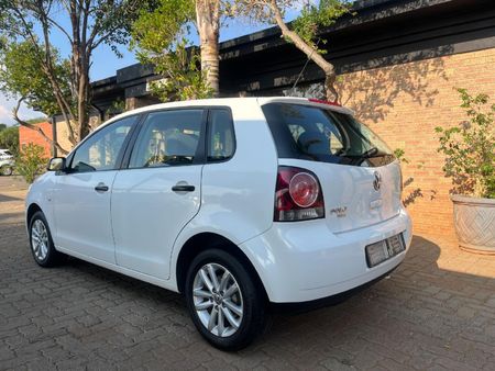2011-Volkswagen-Polo-Vivo-14-Trendline-5-dr_5