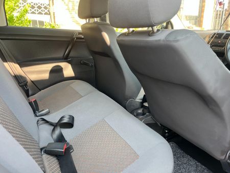 2011-Volkswagen-Polo-Vivo-14-Trendline-5-dr_7