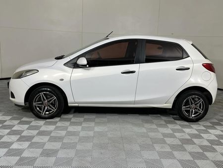 2010-Mazda-2-13-Active_13
