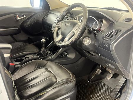 2011-Hyundai-ix35-20-GLS-Executive_9