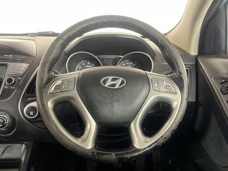 2011-Hyundai-ix35-20-GLS-Executive_12