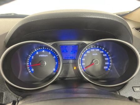 2011-Hyundai-ix35-20-GLS-Executive_2