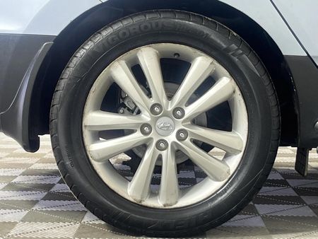 2011-Hyundai-ix35-20-GLS-Executive_7