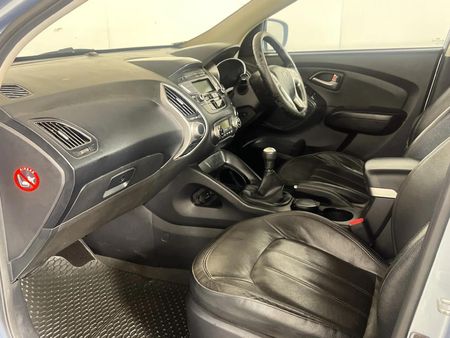 2011-Hyundai-ix35-20-GLS-Executive_8