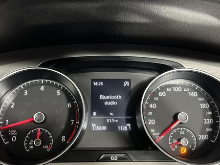 2015-Volkswagen-Golf-VII-14-TSI-Comfortline-Auto_2