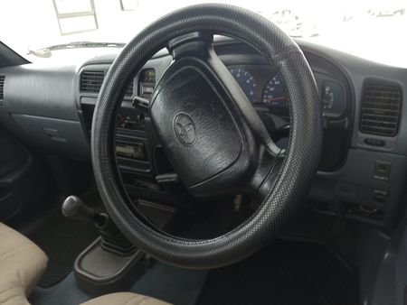 2002-Toyota-Hilux-30-D-Raider-Raised-Body-Single-Cab_4