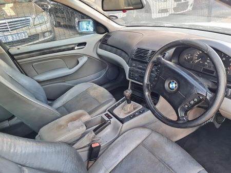2002-BMW-3-Series-318i-Sport_3
