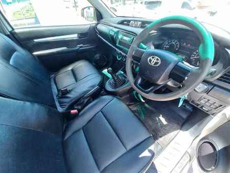 2017-Toyota-Hilux-24-GD-Single-Cab_8