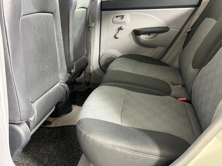 2004-Kia-Picanto-11_3