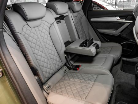 2025-Audi-SQ5-quattro-Auto-Black-Edition_12