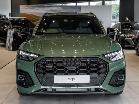 2025-Audi-SQ5-quattro-Auto-Black-Edition_1
