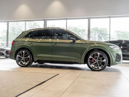2025-Audi-SQ5-quattro-Auto-Black-Edition_3