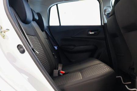 2025-Suzuki-Swift-12-GL_12