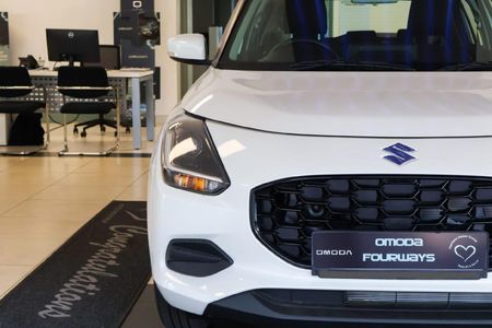 2025-Suzuki-Swift-12-GL_2