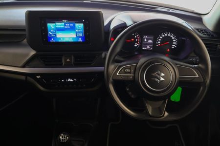 2025-Suzuki-Swift-12-GL_5