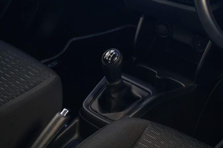 2025-Suzuki-Swift-12-GL_8
