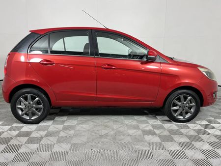 2017-TATA-Bolt-12T-XT-5-dr_5