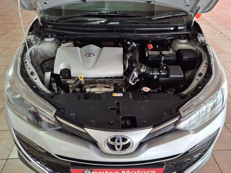 2019-Toyota-Yaris-15-Sport-5-dr_9