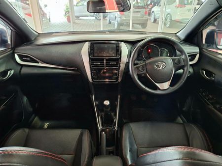 2019-Toyota-Yaris-15-Sport-5-dr_15