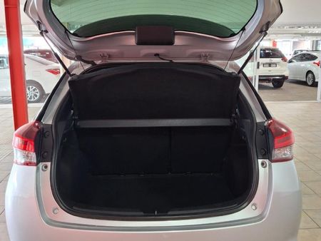 2019-Toyota-Yaris-15-Sport-5-dr_7