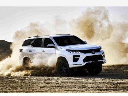 2025-Toyota-Fortuner-Fortuner-GR-4X4-Auto_1