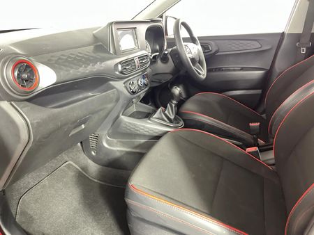 2022-Hyundai-Grand-i10-10-Motion_8