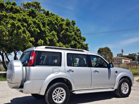 2011-Ford-Everest-30-TDCi-XLT_10