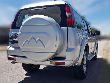 2011-Ford-Everest-30-TDCi-XLT_13