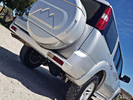 2011-Ford-Everest-30-TDCi-XLT_1