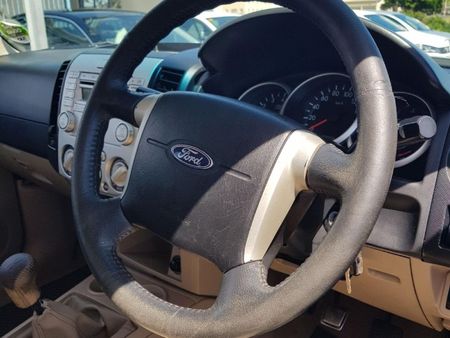 2011-Ford-Everest-30-TDCi-XLT_22