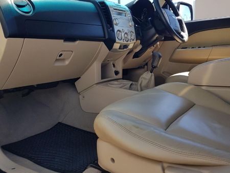 2011-Ford-Everest-30-TDCi-XLT_27