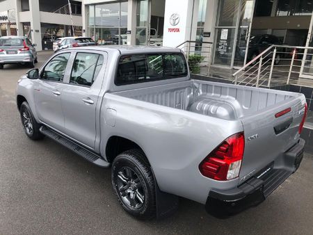 2025-Toyota-Hilux-24-GD-6-Raised-Body-Raider-Auto-Double-Cab_3