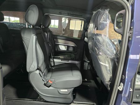 2025-Mercedes-Benz-V-Class-V300d-Exclusive_6