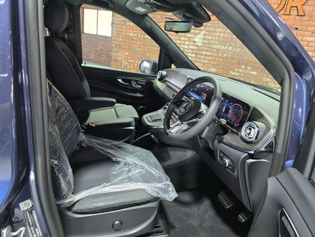 2025-Mercedes-Benz-V-Class-V300d-Exclusive_8
