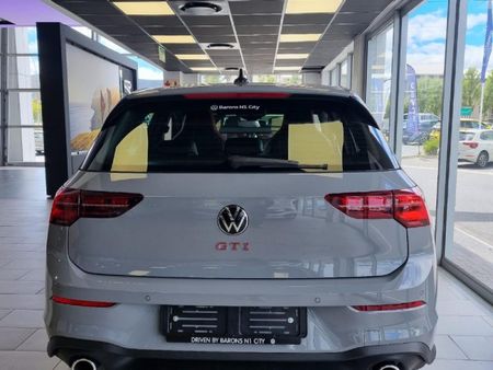 2025-Volkswagen-Golf-8-GTI-20-TSI-Auto_2