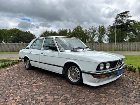 1982-BMW-5-Series-518i_0
