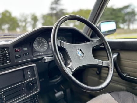 1982-BMW-5-Series-518i_14