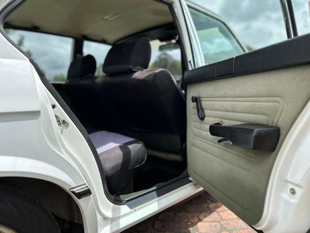 1982-BMW-5-Series-518i_15