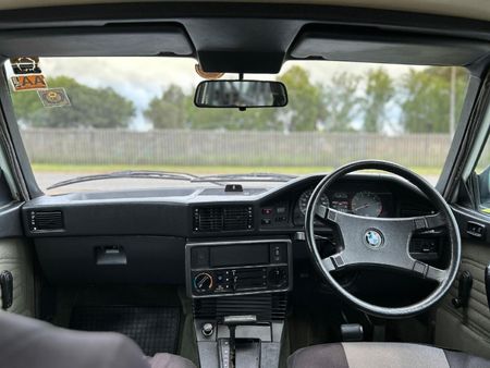 1982-BMW-5-Series-518i_16